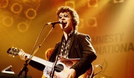 另类摇滚乐队的主唱和创始人去世，享年66岁