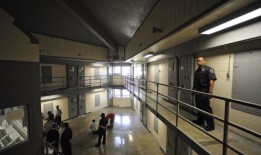 阿拉巴马州蒙哥马利监狱的非暴力囚犯如何获得了第二次机会