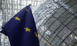 欧盟对法国、意大利等国不守规矩的预算发出警告