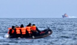 英国：2023年近3万移民越过英吉利海峡