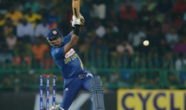 马修斯闪耀着斯里兰卡最后一球战胜津巴布韦