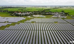 越南警方在反腐败调查中检查绿色能源项目