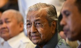 马来西亚前总理马哈蒂尔因涉及他儿子的案件而面临反贪调查