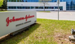 桑德斯的目标是制药公司首席执行官在参议院作证，但一些人认为这是对拜登政府提起诉讼的“报复”