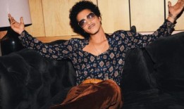 男子被控伪造VIP门票，体育中心工作人员通行证进入布鲁诺·马尔斯演唱会