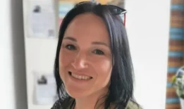 “我们的丈夫没有为乌克兰参战，所以我们可以坐在一起哭”