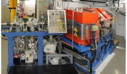 来自增强稳定性之岛的问候：对元素周期表极限的探索