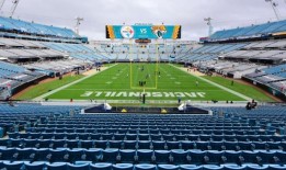 一名前美洲虎员工在承认从球队窃取2200多万美元后，可能面临最高30年的监禁