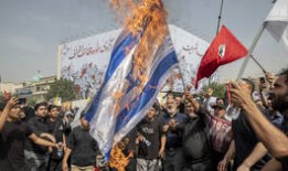 海鹰四分卫史密斯出局，替补豪厄尔参加一线队训练