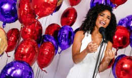 观看公司全国巡演明星布兰妮·科尔曼演唱《活着》