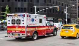 纽约消防局中尉因在争吵中“勒死”纽约紧急医疗技术人员而被捕：消息来源