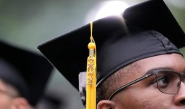 罗伊·约翰逊：拜登在努力争取黑人选票;这是他最厉害的一招，也是最强悍的对手