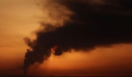 法国军舰在埃及海岸救治大约1000名受伤的加沙人