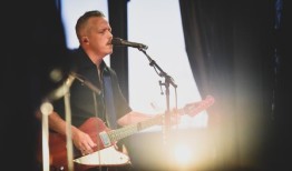 阿拉巴马州的标志性音乐家带着“抒情而深刻的南方哥特式民谣摇滚”回到家乡