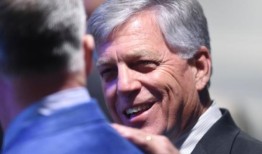 阿拉巴马州的立法者要求在限制在公共场所展示国旗的立法方面做更多的工作