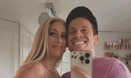 哭泣的斯泰西·所罗门在“与乔·斯瓦什在街上争吵”后得到电视工作人员的安慰