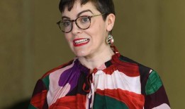 触发气候变化，征收碳税是崔姬的愿望