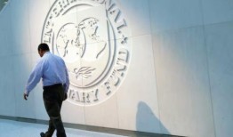 尽管有国际货币基金组织的贷款，政府还是要求优先考虑增长