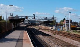 该车站拥有英国最长的月台，足以容纳34节车厢的火车