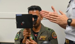 空军飞行员如何克服视力问题保卫新加坡的天空