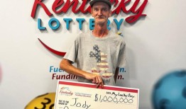 田纳西州一对父子赢得100万美元刮刮乐大奖：“我再也不吃腊肠了”