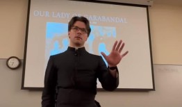 莫比尔大主教管区宣布，梵蒂冈正式解除亚历克斯·克劳的神父职务