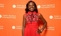 黛博拉·罗伯茨取代艾米·罗巴赫成为《20／20》联合主播