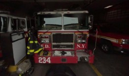 纽约消防局中尉因在争吵中“勒死”纽约紧急医疗技术人员而被捕：消息来源