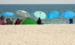 过去十年，鲍德温县的家庭收入增长了近40%