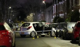 在伦敦，母亲和孩子遭受了可能改变一生的伤害