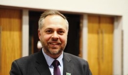 内政部就试图驱逐的津巴布韦人进行磋商