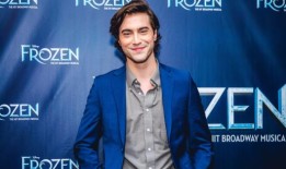 《冰雪奇缘》的瑞恩·麦卡坦加入《孤星》的外百老汇演员阵容